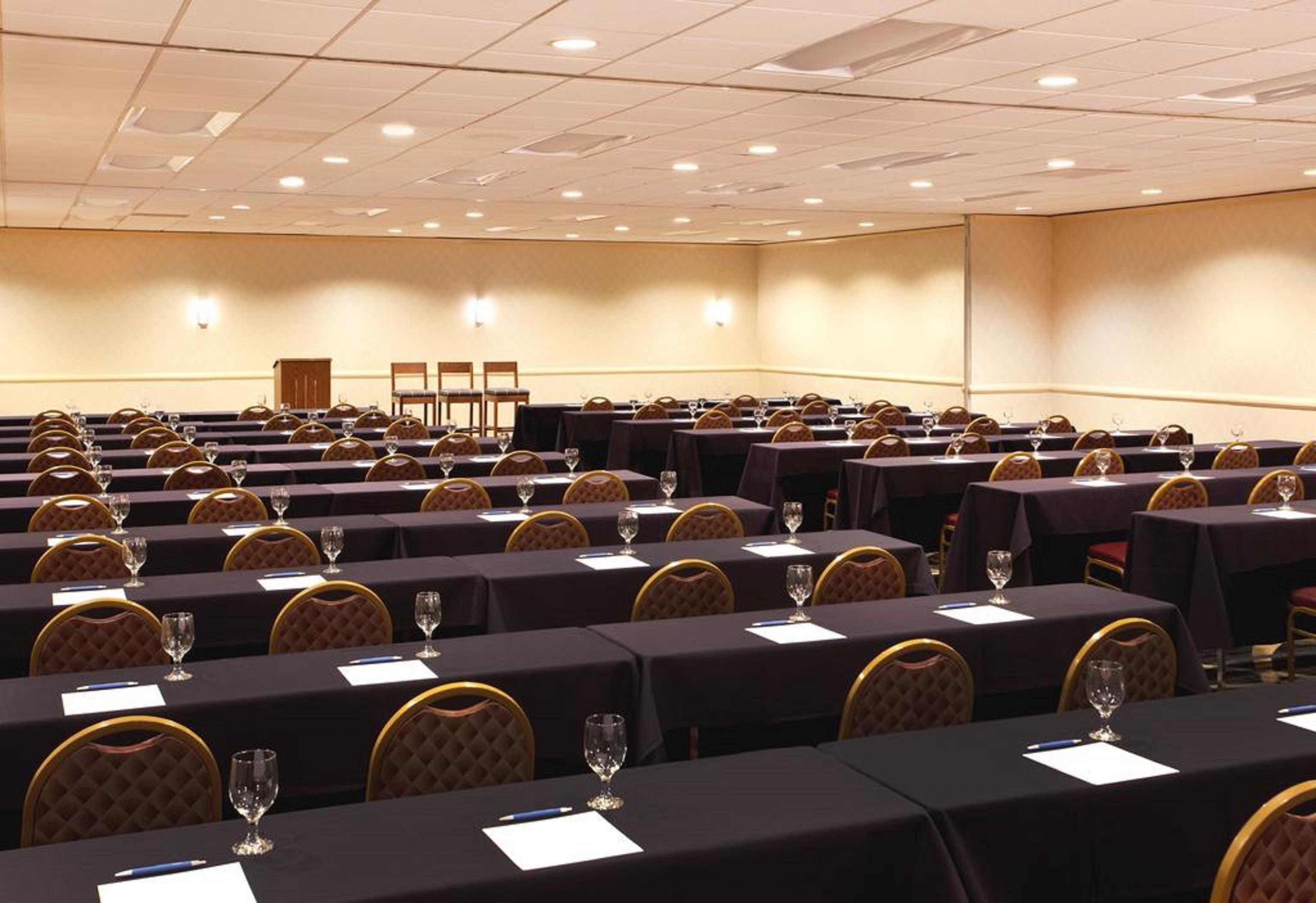 Four Points By Sheraton Cleveland Airport Zakenleven foto