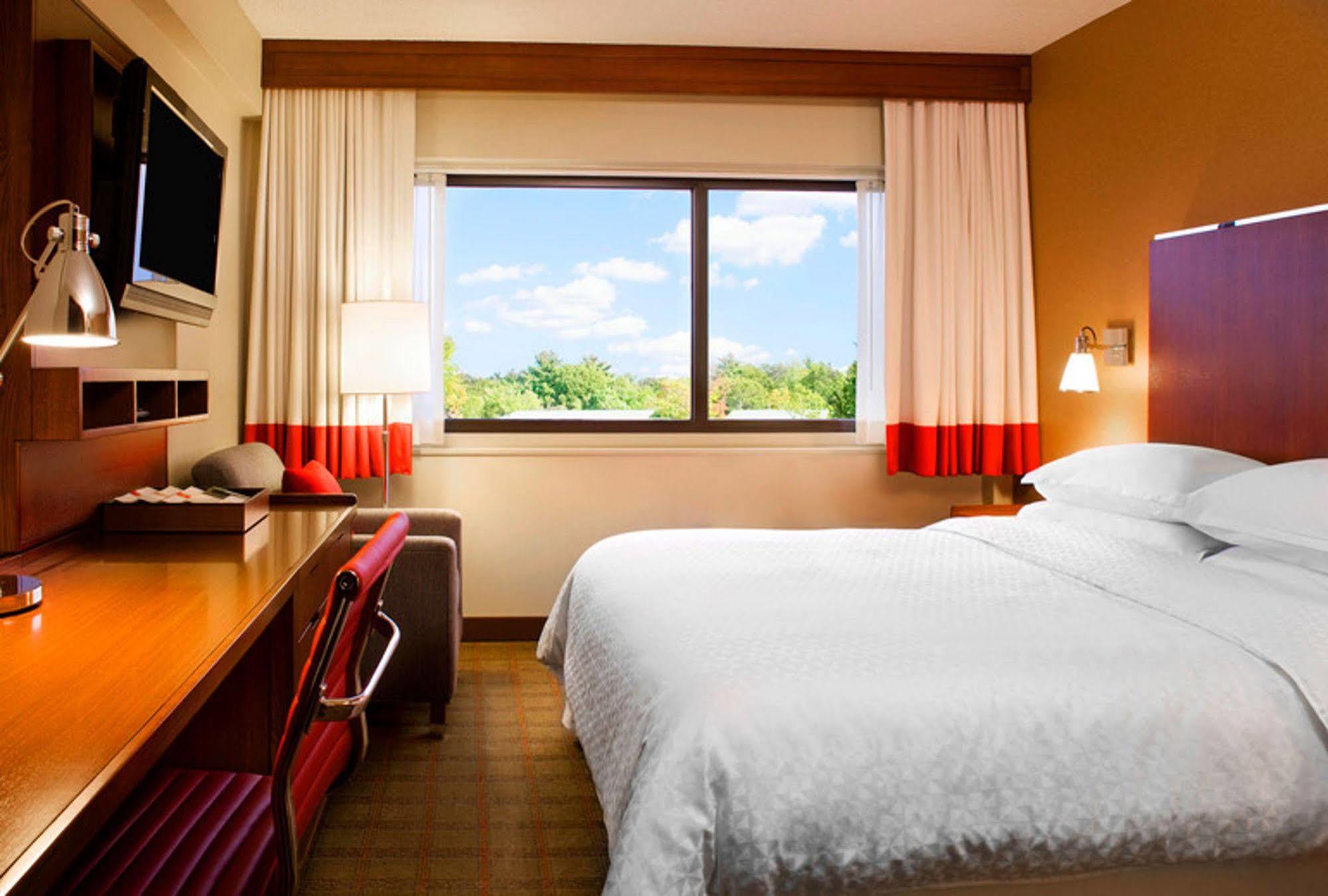 Four Points By Sheraton Cleveland Airport Buitenkant foto