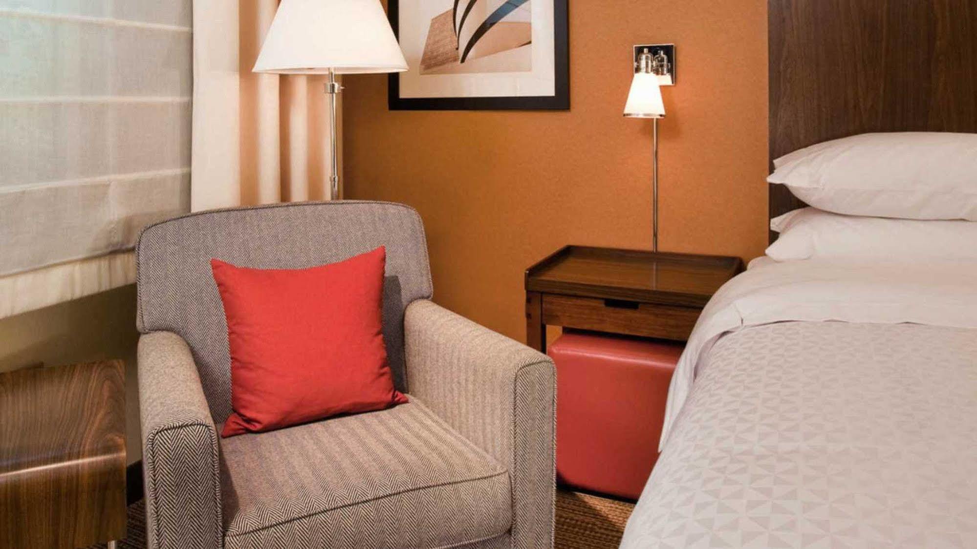 Four Points By Sheraton Cleveland Airport Buitenkant foto
